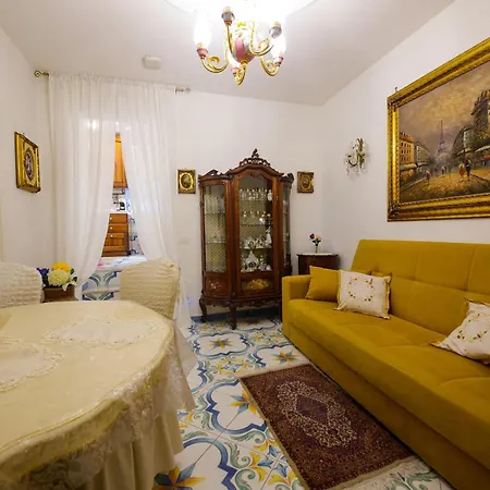 Giallo Napoletano